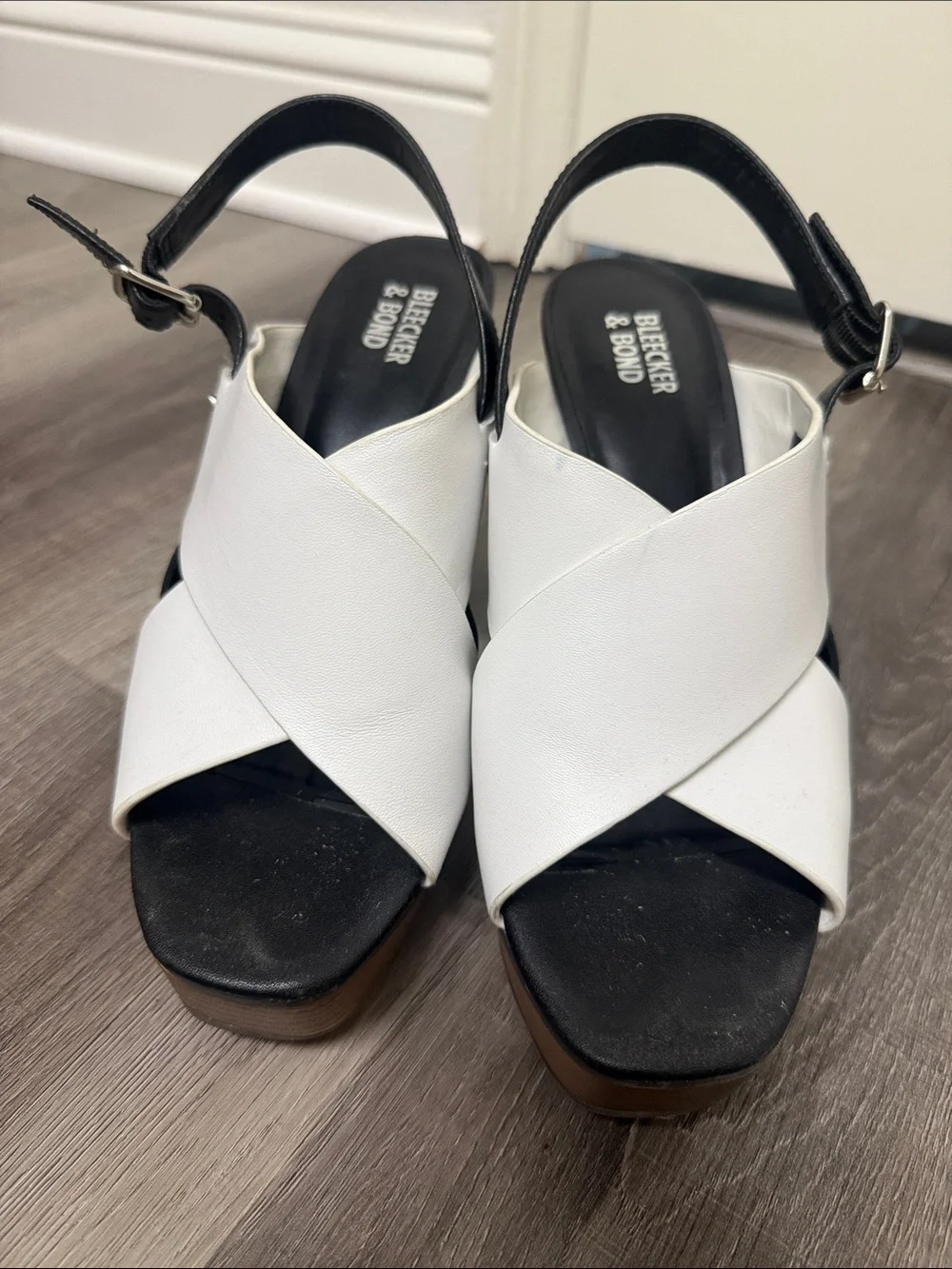 Becker & Bond White Crisscross Platform Sandals with Black Ankle Strap 8.5